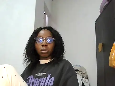 Sexxybella27 online show from 11-07-25, 04:51