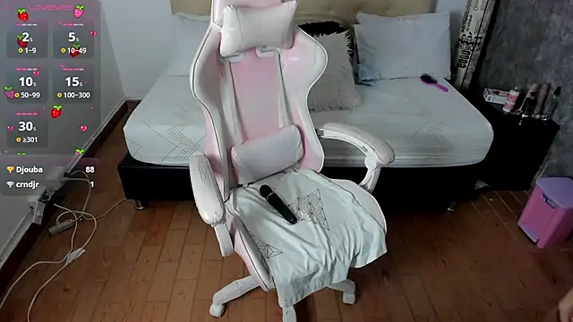 julieth love  online show from 12-17-24, 03:17