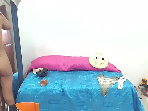 Snapshot of CanellaHotx chatting on 12-20-24, 04:36 CanellaHotx online show from 12-20-24, 04:36