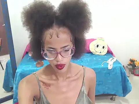 Snapshot of CanellaHotx chatting on 12-20-24, 07:39 CanellaHotx online show from 12-20-24, 07:39