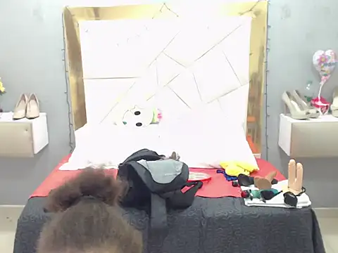 Snapshot of CanellaHotx chatting on 01-07-25, 02:41 CanellaHotx online show from 01-07-25, 02:41