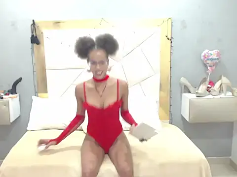 Snapshot of CanellaHotx chatting on 02-14-25, 06:29 CanellaHotx online show from 02-14-25, 06:29