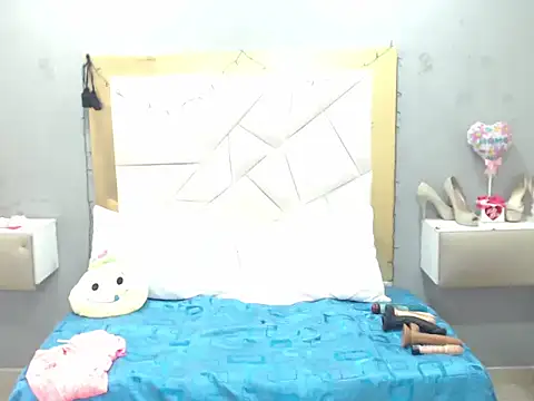 Snapshot of CanellaHotx chatting on 02-20-25, 06:13 CanellaHotx online show from 02-20-25, 06:13