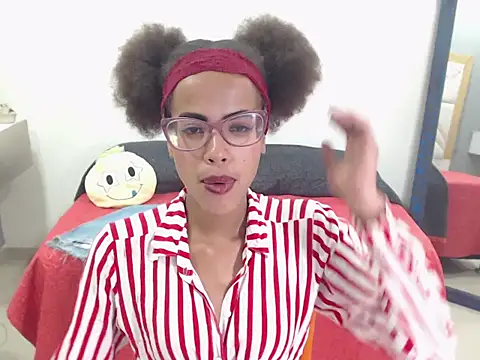 Snapshot of CanellaHotx chatting on 03-01-25, 05:38 CanellaHotx online show from 03-01-25, 05:38