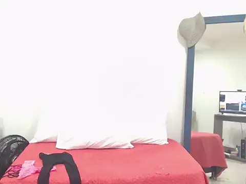 Snapshot of CanellaHotx chatting on 03-10-25, 06:01 CanellaHotx online show from 03-10-25, 06:01