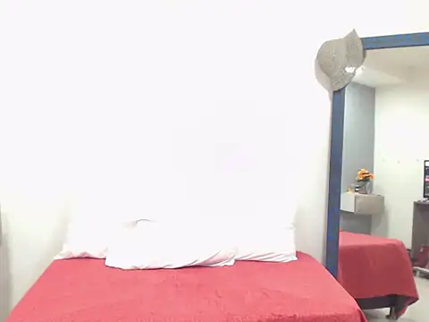 Snapshot of CanellaHotx chatting on 03-10-25, 09:07 CanellaHotx online show from 03-10-25, 09:07