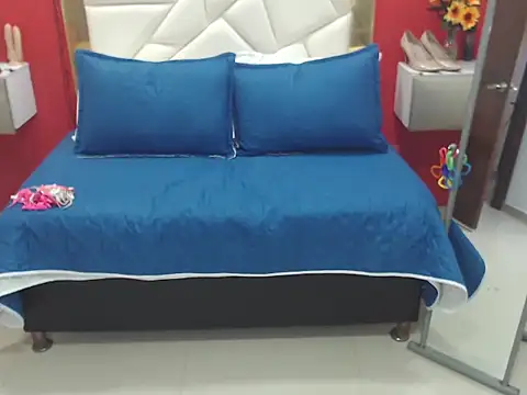 Snapshot of CanellaHotx chatting on 09-08-25, 03:33 CanellaHotx online show from 09-08-25, 03:33