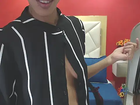 Snapshot of CanellaHotx chatting on 10-20-25, 03:01 CanellaHotx online show from 10-20-25, 03:01