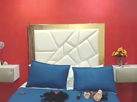 Snapshot of CanellaHotx chatting on 10-25-25, 05:30 CanellaHotx online show from 10-25-25, 05:30