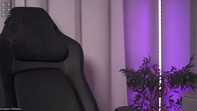 BellaGiaxx online show from 10-30-25, 03:57