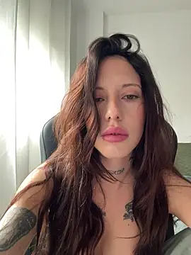 BellaGiaxx online show from 11-17-25, 10:10