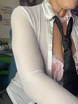 TrenaAnne online show from 02-03-25, 10:21