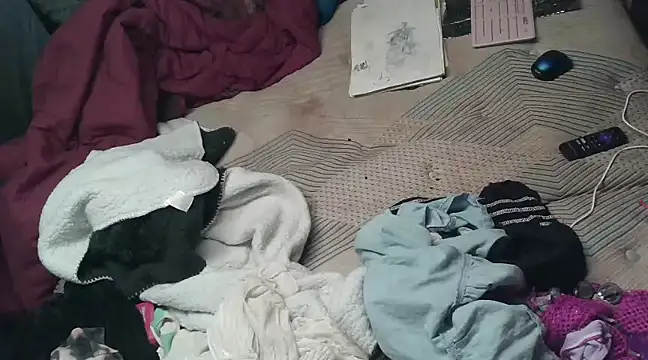 Snapshot of cdressupdiva chatting on 12-31-24, 04:04 cdressupdiva online show from 12-31-24, 04:04