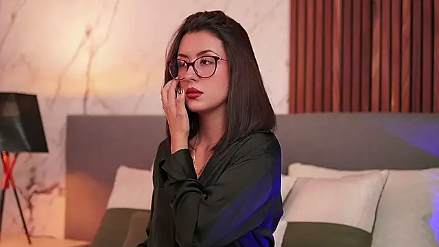 Snapshot of EmaSaenz chatting on 12-18-24, 09:18 EmaSaenz online show from 12-18-24, 09:18