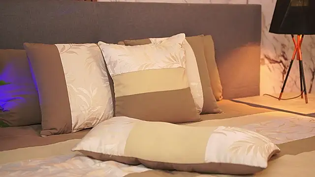 Snapshot of EmaSaenz chatting on 01-08-25, 07:45 EmaSaenz online show from 01-08-25, 07:45