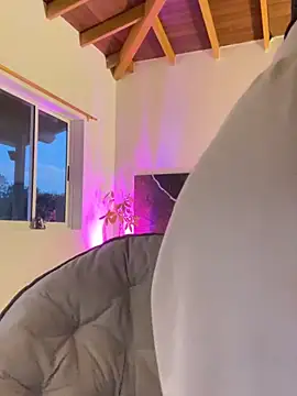 Snapshot of EmaSaenz chatting on 01-30-25, 11:24 EmaSaenz online show from 01-30-25, 11:24