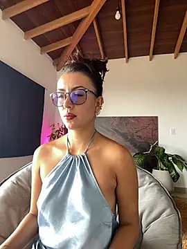 Snapshot of EmaSaenz chatting on 02-01-25, 08:05 EmaSaenz online show from 02-01-25, 08:05