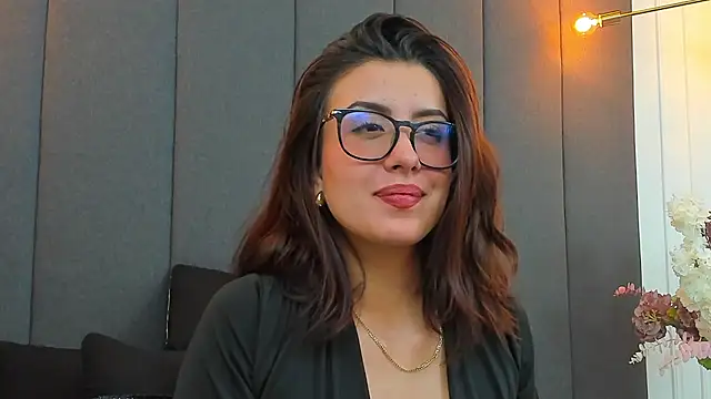 Snapshot of EmaSaenz chatting on 02-12-25, 10:15 EmaSaenz online show from 02-12-25, 10:15