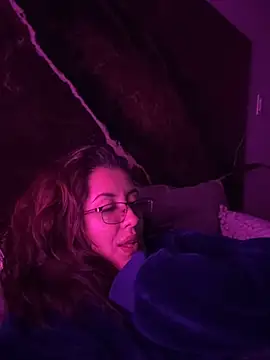 Snapshot of EmaSaenz chatting on 02-18-25, 03:10 EmaSaenz online show from 02-18-25, 03:10