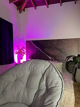 Snapshot of EmaSaenz chatting on 02-21-25, 11:21 EmaSaenz online show from 02-21-25, 11:21