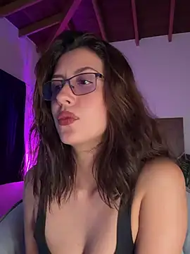 Snapshot of EmaSaenz chatting on 02-26-25, 02:26 EmaSaenz online show from 02-26-25, 02:26