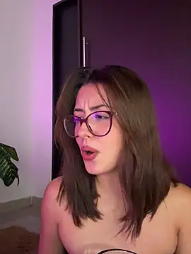 Snapshot of EmaSaenz chatting on 02-28-25, 12:43 EmaSaenz online show from 02-28-25, 12:43