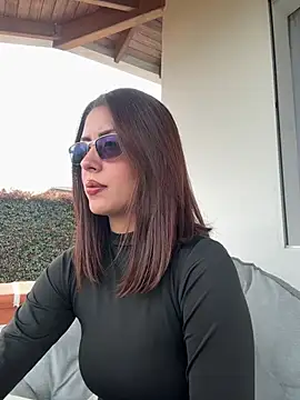 Snapshot of EmaSaenz chatting on 03-02-25, 08:29 EmaSaenz online show from 03-02-25, 08:29