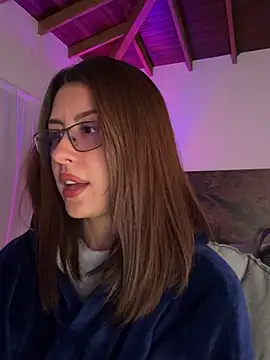 Snapshot of EmaSaenz chatting on 03-03-25, 08:00 EmaSaenz online show from 03-03-25, 08:00