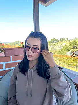 Snapshot of EmaSaenz chatting on 09-10-25, 08:53 EmaSaenz online show from 09-10-25, 08:53