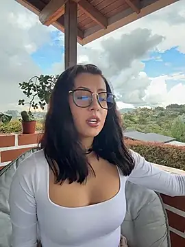 Snapshot of EmaSaenz chatting on 10-09-25, 09:02 EmaSaenz online show from 10-09-25, 09:02