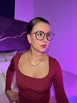 Snapshot of EmaSaenz chatting on 10-11-25, 09:13 EmaSaenz online show from 10-11-25, 09:13