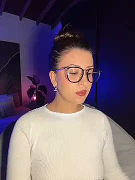 Snapshot of EmaSaenz chatting on 10-21-25, 10:43 EmaSaenz online show from 10-21-25, 10:43