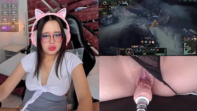 Ashley sa online show from 12-15-25, 05:34