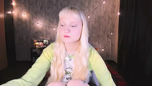 MariaMango online show from 11-25-25, 12:21