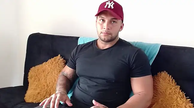 Snapshot of frank_myles chatting on 02-24-25, 05:42 frank myles online show from 02-24-25, 05:42