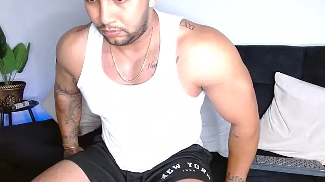 Snapshot of frank_myles chatting on 11-25-25, 02:00 frank myles online show from 11-25-25, 02:00