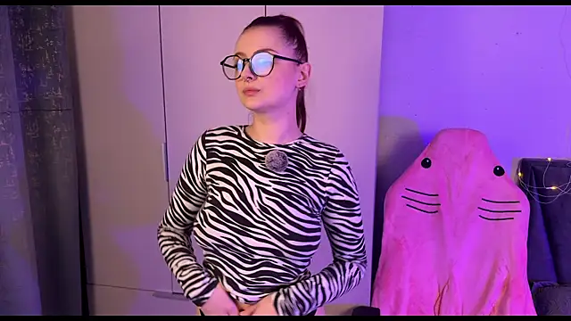 Snapshot of RozieRose chatting on 10-14-25, 05:19 RozieRose online show from 10-14-25, 05:19