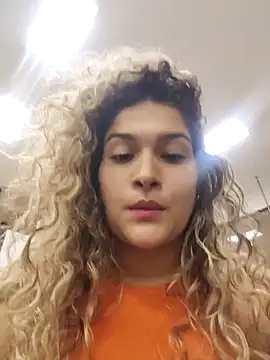 Sara smiiith211 online show from 12-09-24, 08:23