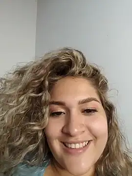 Sara smiiith211 online show from 12-22-24, 08:05