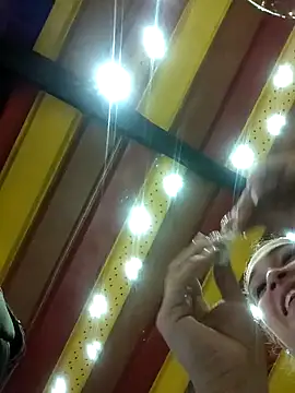 Sara smiiith211 online show from 01-22-25, 12:06