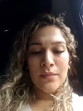 Sara smiiith211 online show from 02-05-25, 06:48