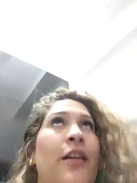 Sara smiiith211 online show from 02-08-25, 12:06