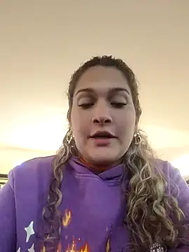 Sara smiiith211 online show from 02-11-25, 12:59