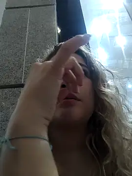 Sara smiiith211 online show from 02-12-25, 08:18