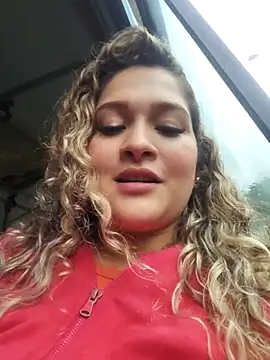 Sara smiiith211 online show from 03-06-25, 09:53