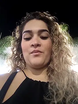 Sara smiiith211 online show from 10-09-25, 12:30