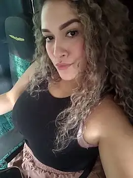 Sara smiiith211 online show from 03-24-26, 09:53