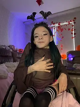 Snapshot of MiniSophiaa chatting on 10-27-25, 08:51 MiniSophiaa online show from 10-27-25, 08:51