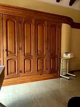 Amelia Rouse online show from 10-04-25, 04:27