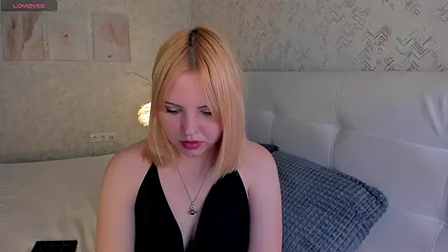 Stacy Luv online show from 11-18-25, 09:14